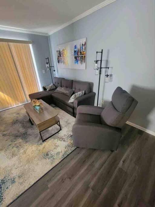2022 Renovated 2-Bdrm Cozy, Lovely Condo W/Parking! Hilton Head Island Exterior foto